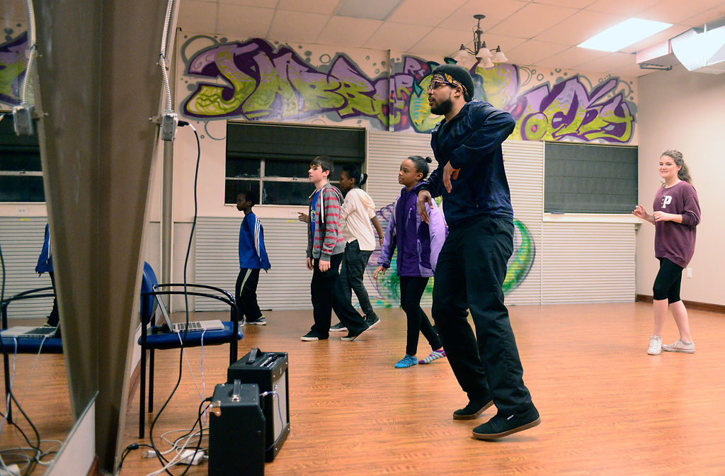 Ismaeel Bilal leads the intermediate hip-hop class